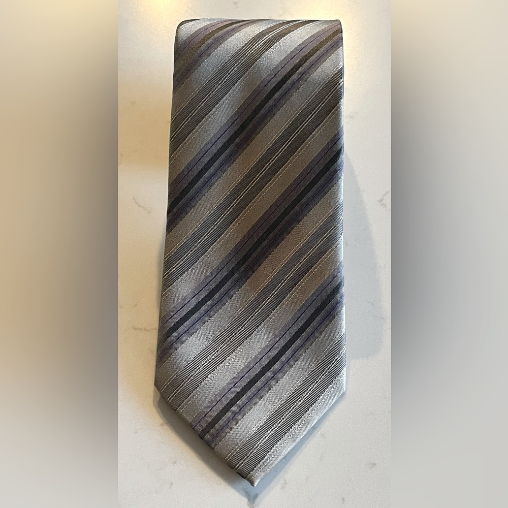 Kenneth Cole 100% Silk Tie - Gray / Purple